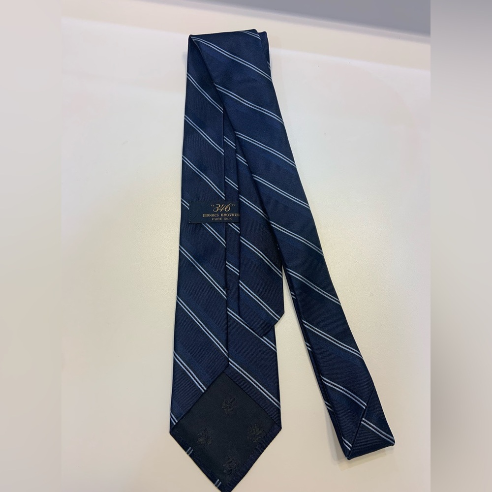 Brooks Brother 346 Men Silk Tie navy Blue Striped